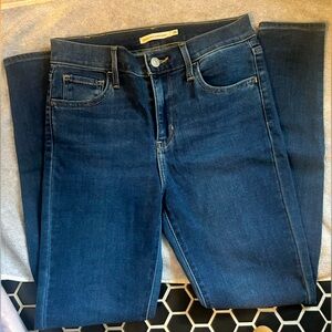Levi’s high rise skinny size 26